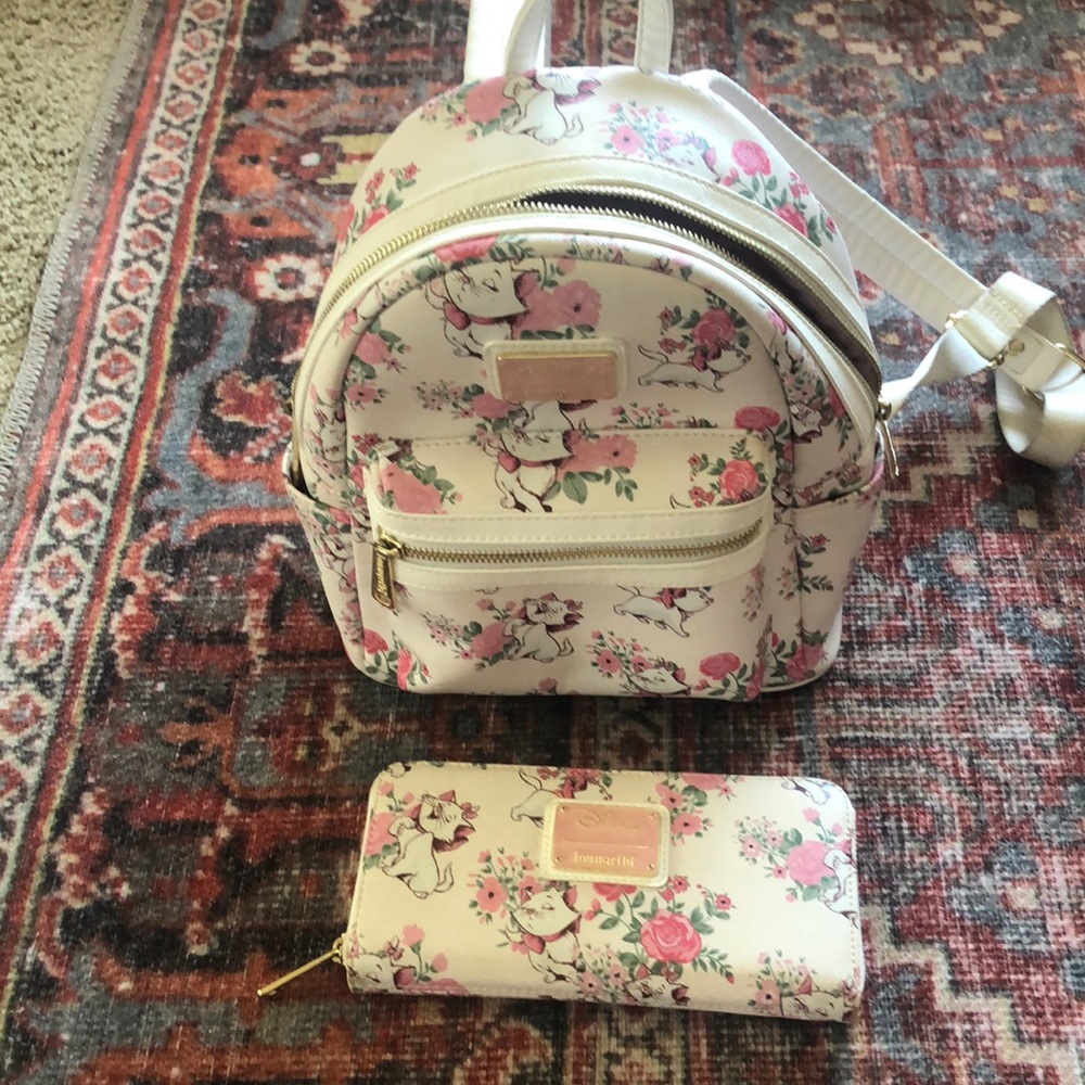 Disney Arista, cat purse/backpack with matching wallet